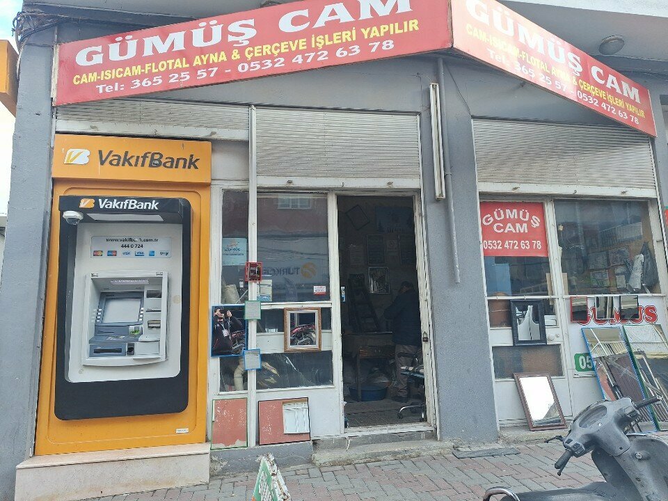 Glass workshop Gumuscam Trade, Izmir, photo