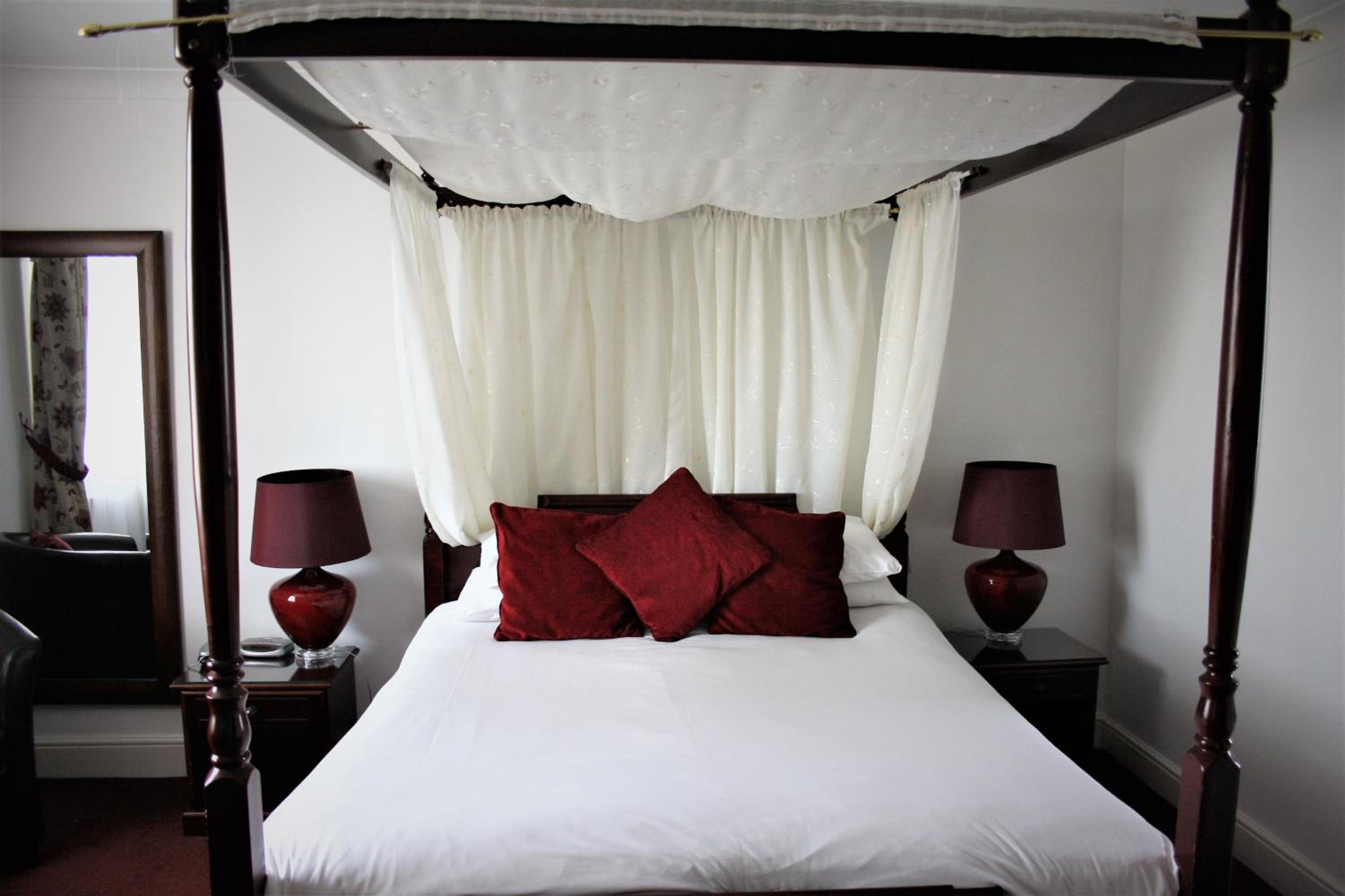 Фото The Canterbury Hotel