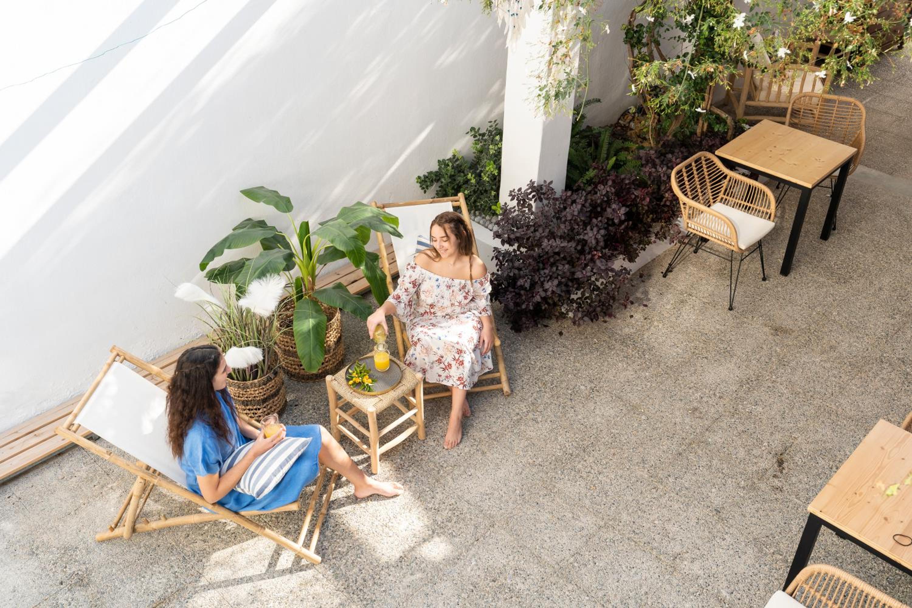 Фото Blue Jasmine Suites