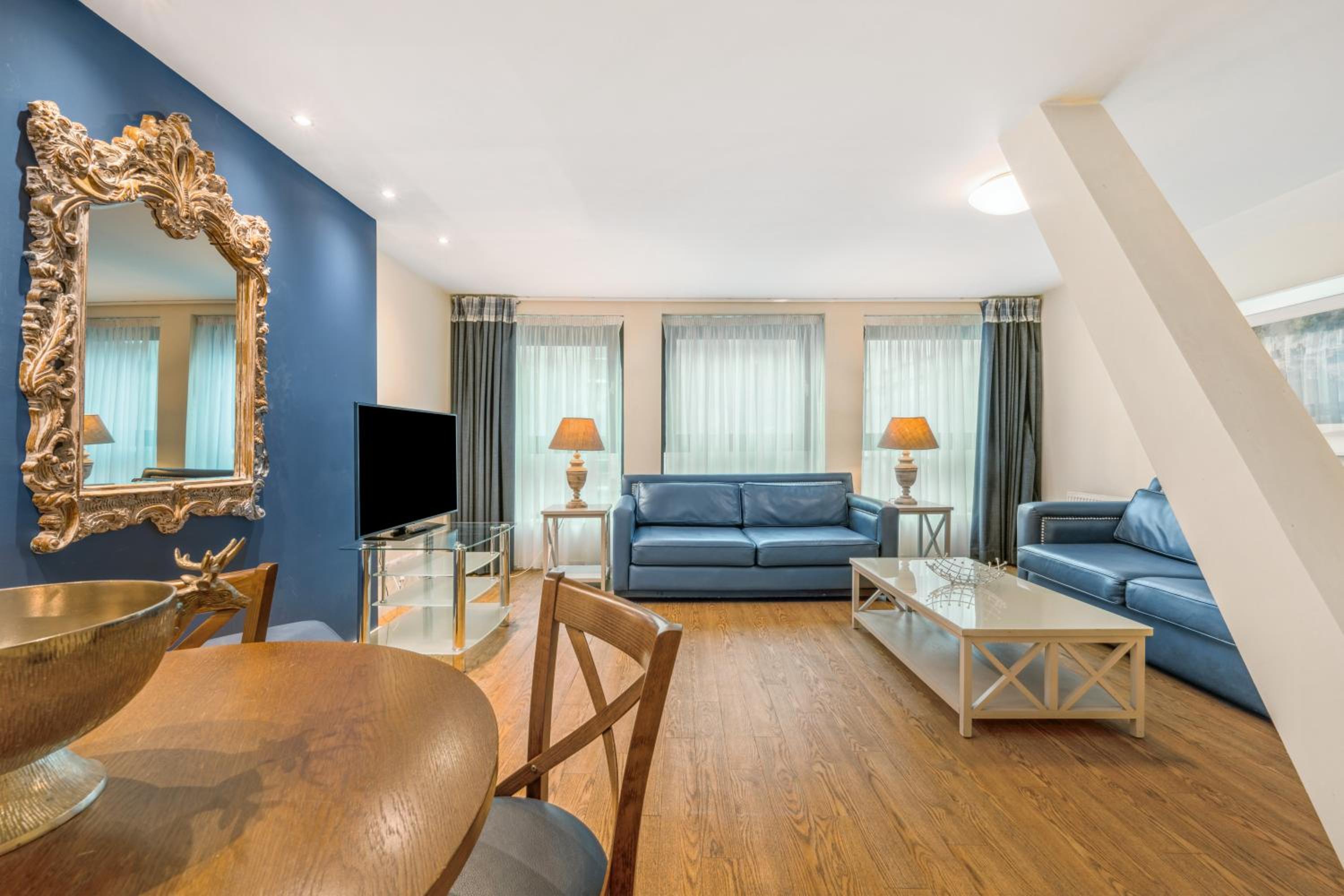 Фото Princes Street Suites