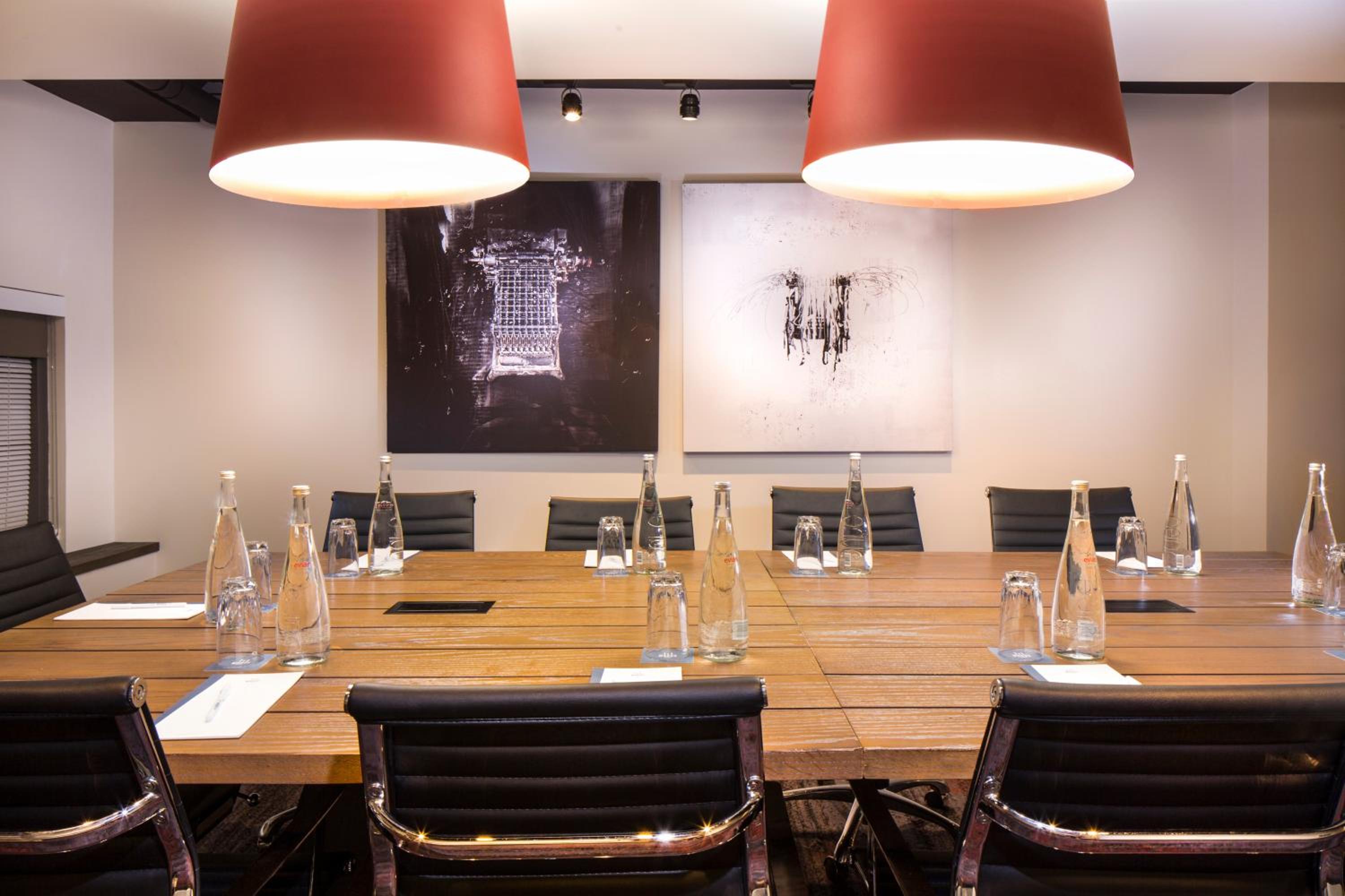 Фото The Windsor Suites