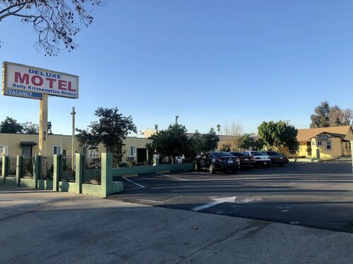 Гостиница Deluxe Motel в Помоне