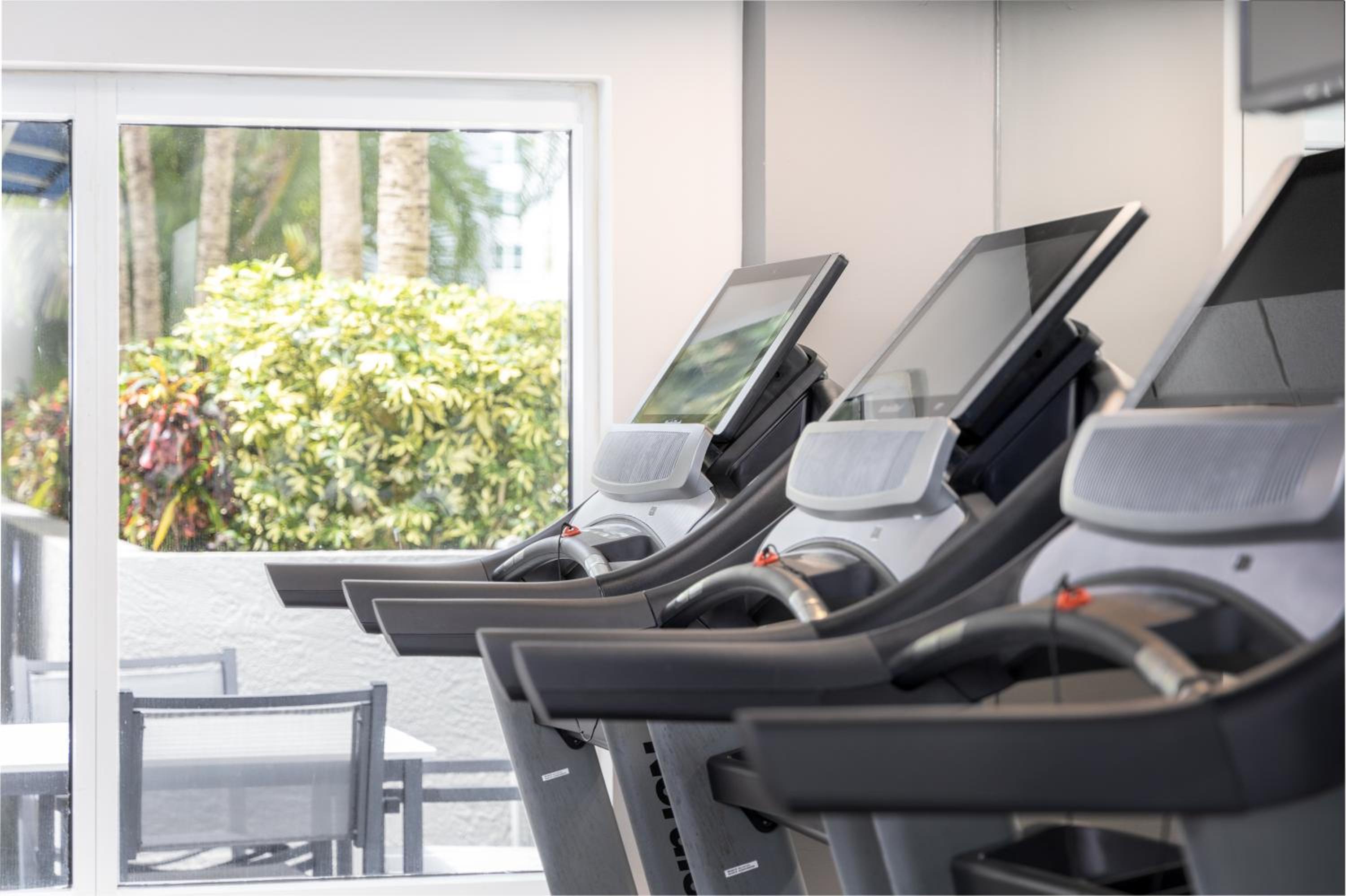 Фото Fortune House Hotel Suites