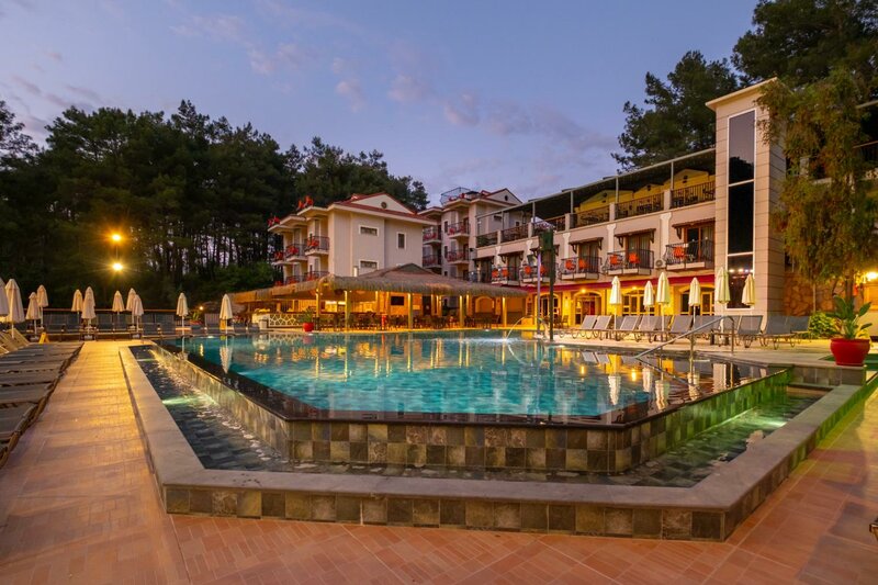 Гостиница Hotel Pine Valley в Олюденизе
