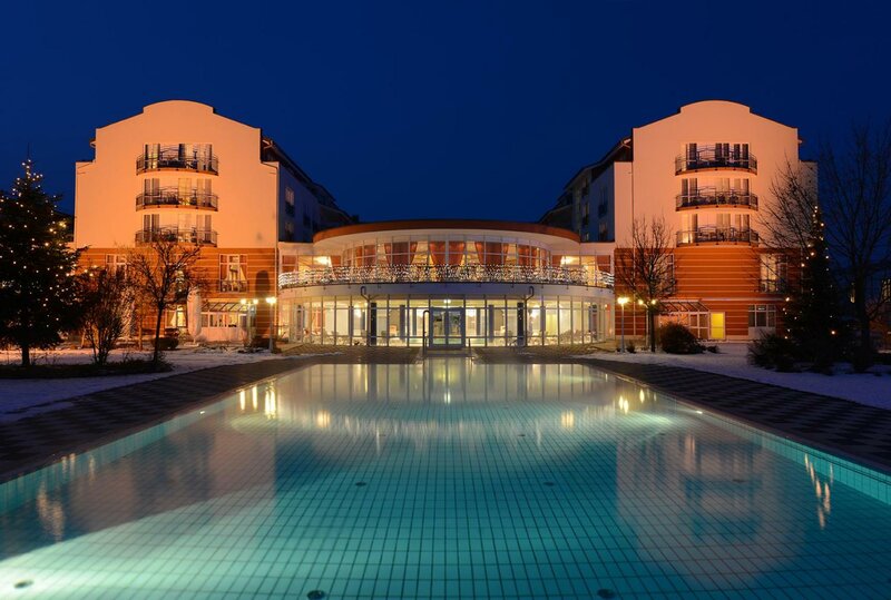 Гостиница The Monarch Hotel