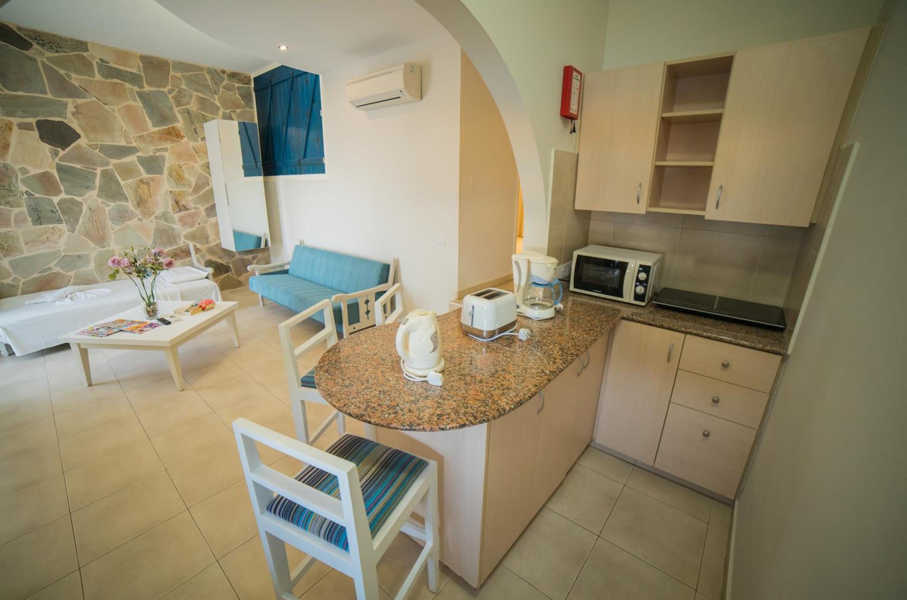 Фото MyroAndrou Beach Hotel Apartments