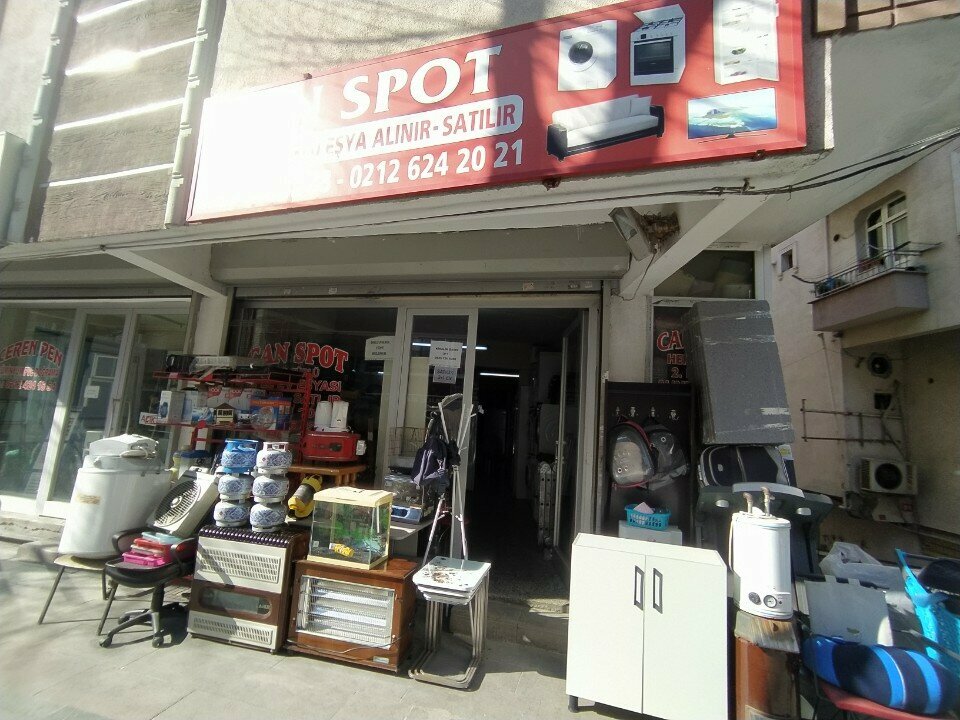 Thrift store Can Spot, Istanbul, photo