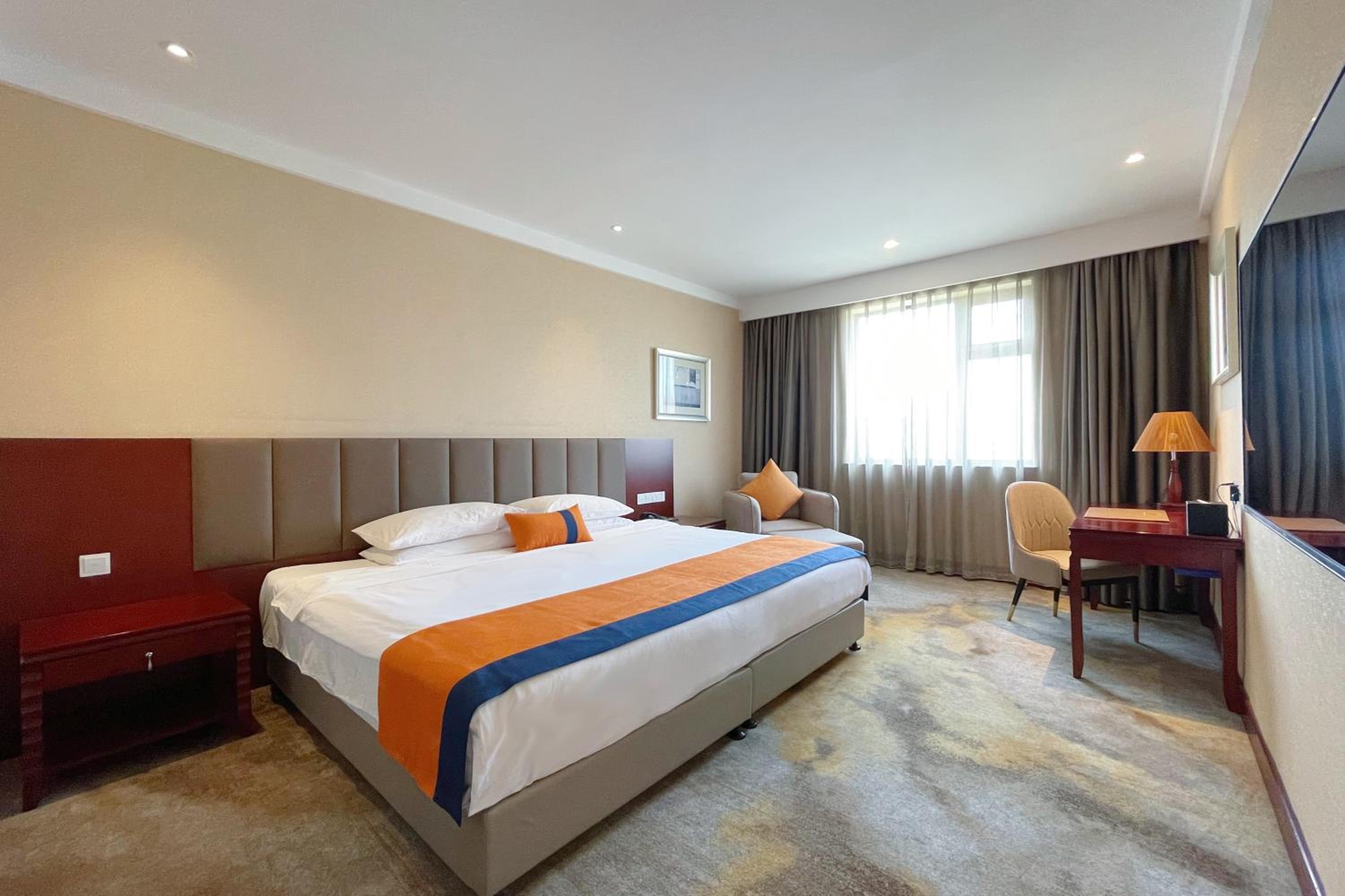 Фото Wuhan Hongguang Hotel