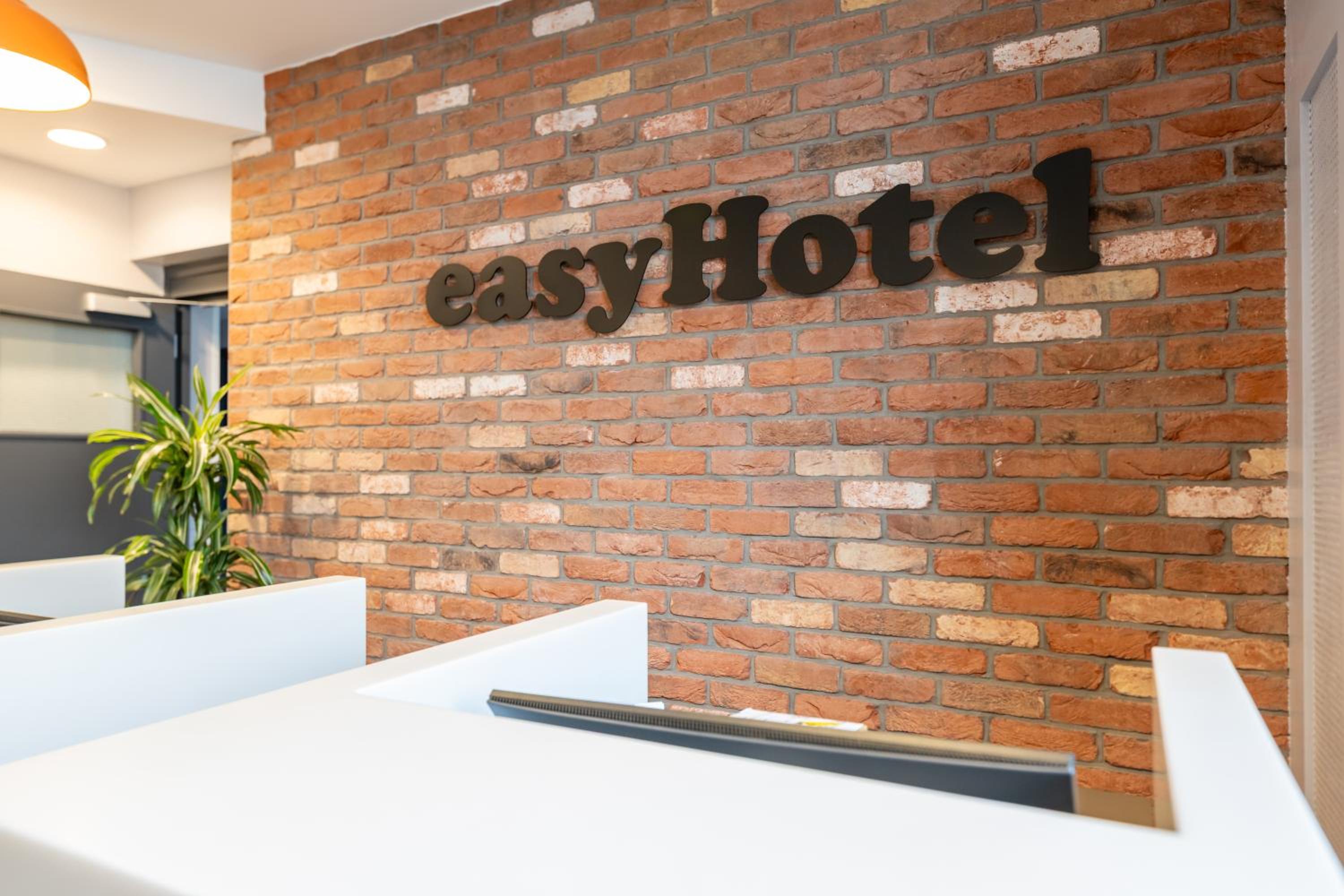Фото EasyHotel London Victoria
