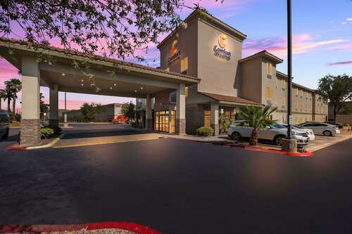 Гостиница Comfort Inn & Suites Las Vegas - Nellis в Норт-Лас-Вегасе