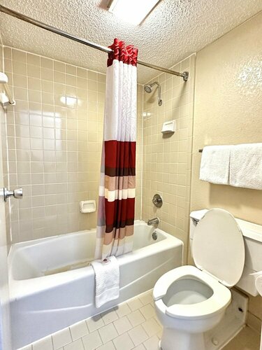 Гостиница Red Roof Inn and Suites Bossier City в Бошьер Сити