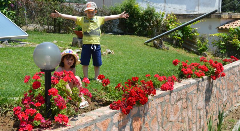 Фото Fouxia Apartments and Studios