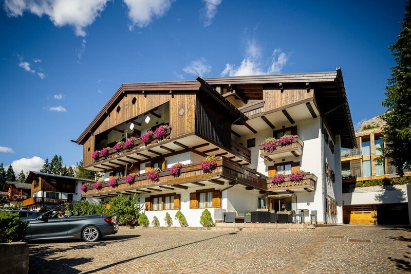 Гостиница Lajadira Hotel & SPA в Кортина-д`Ампеццо