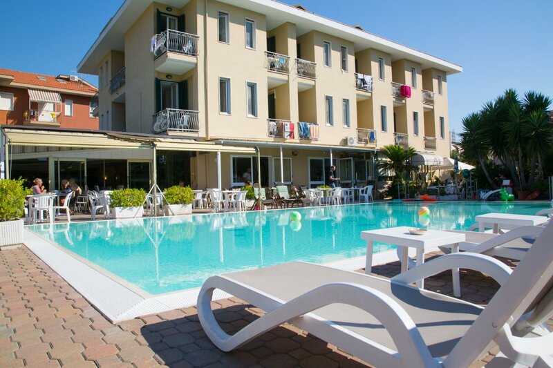 Гостиница Hotel Delle Mimose в Диано-Марине