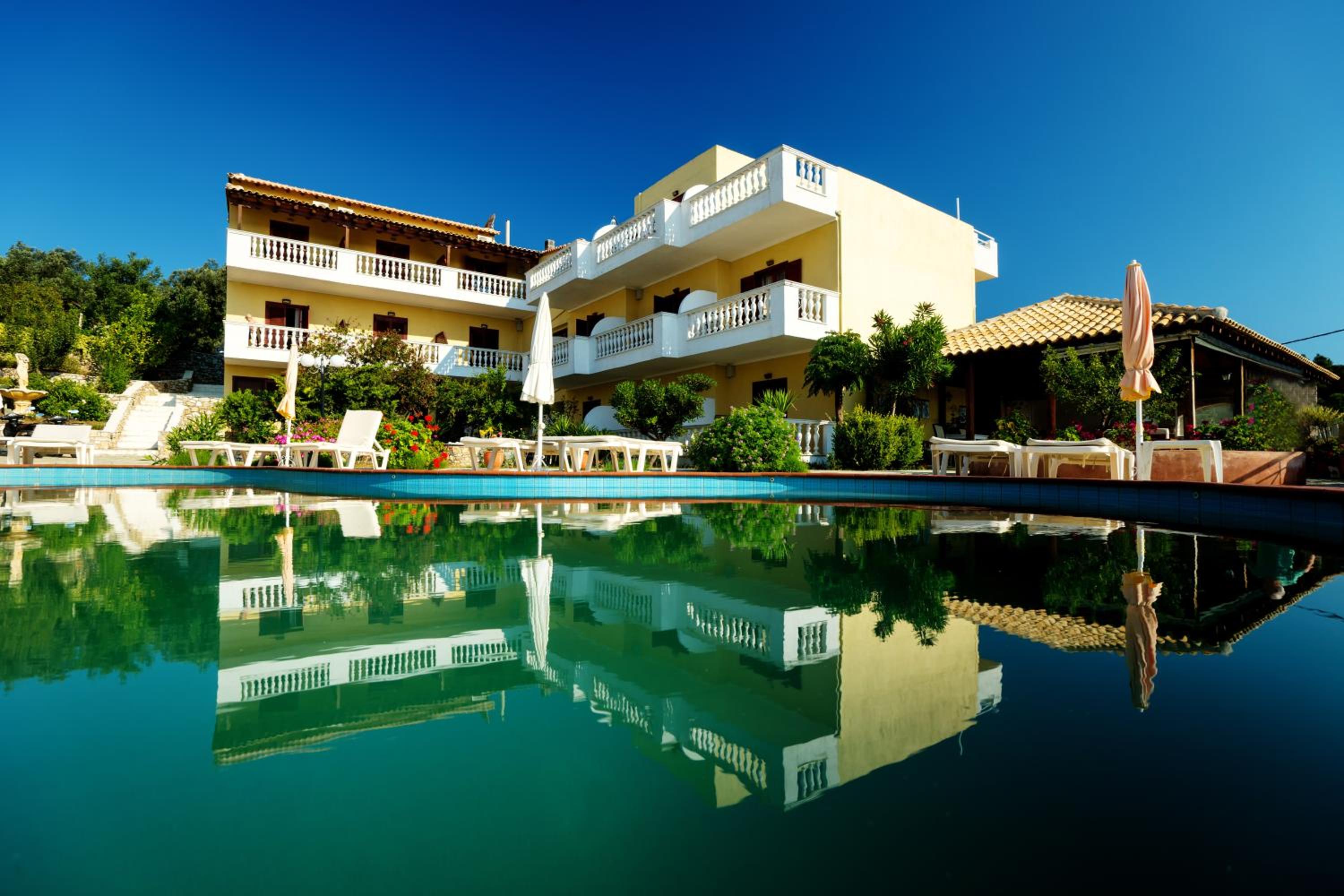 Фото отеля 1