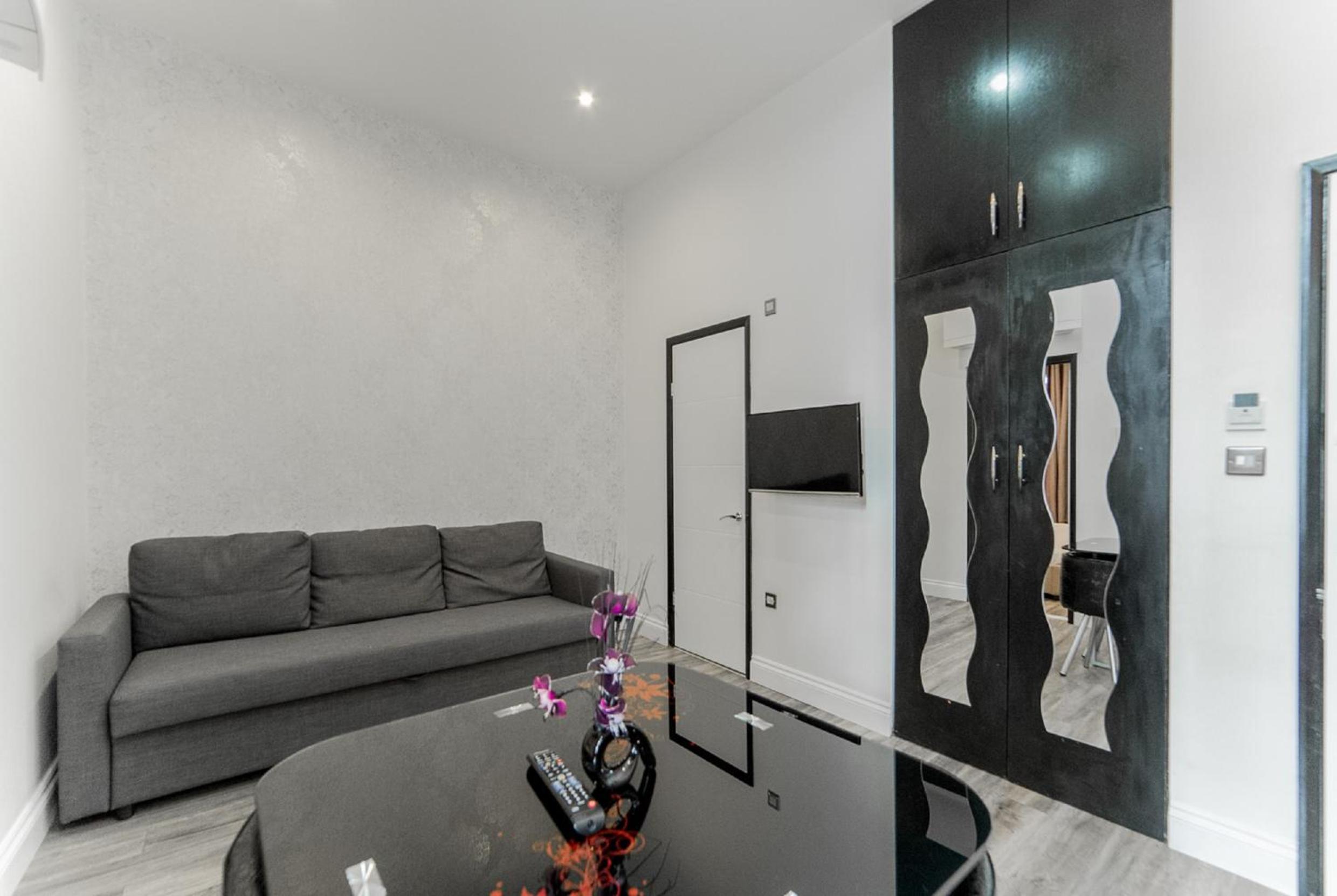 Фото Imperial Court Suites