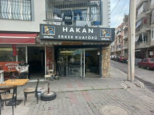 Hakan Men's Hairdresser (İzmir, Bayraklı, Fuat Edip Baksı Mah., 1614 Sok., 1/1) ، صالون حلاقة
