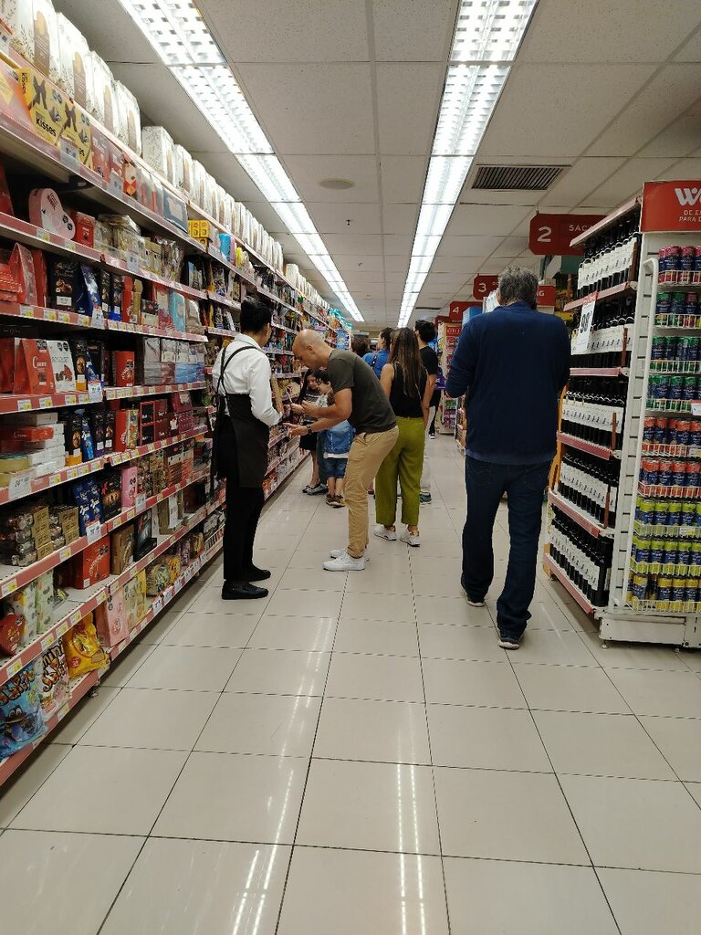 Supermarket Wong, Lima, photo