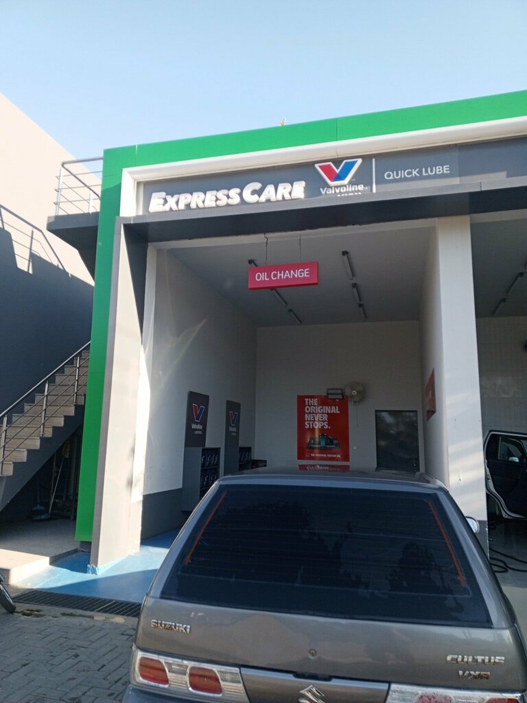 Engine oils Express care Oil change shop, Lahore, photo