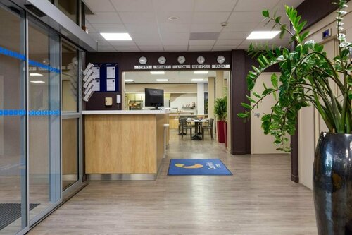 Гостиница Comfort Hotel Aeroport Lyon St Exupery в Ла-Туре-дю-Пене