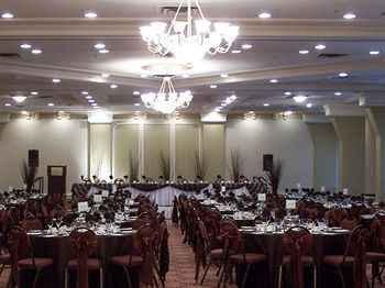 Фото Holiday Inn Conference Ctr Edmonton South