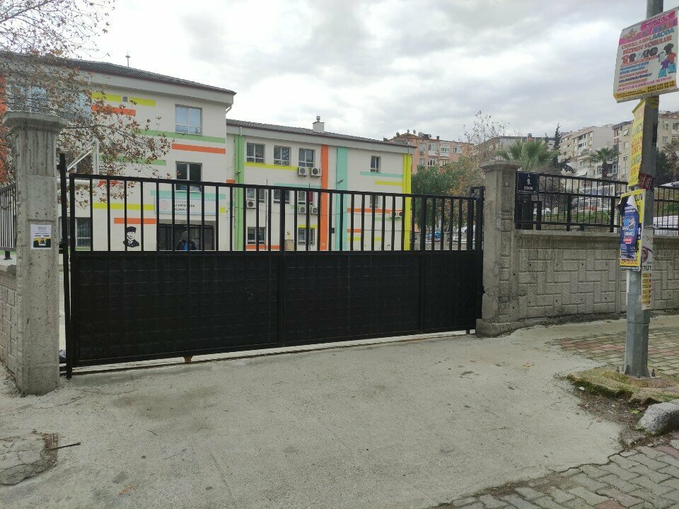 Primary school Ali Erenturk Primary School, Izmir, photo