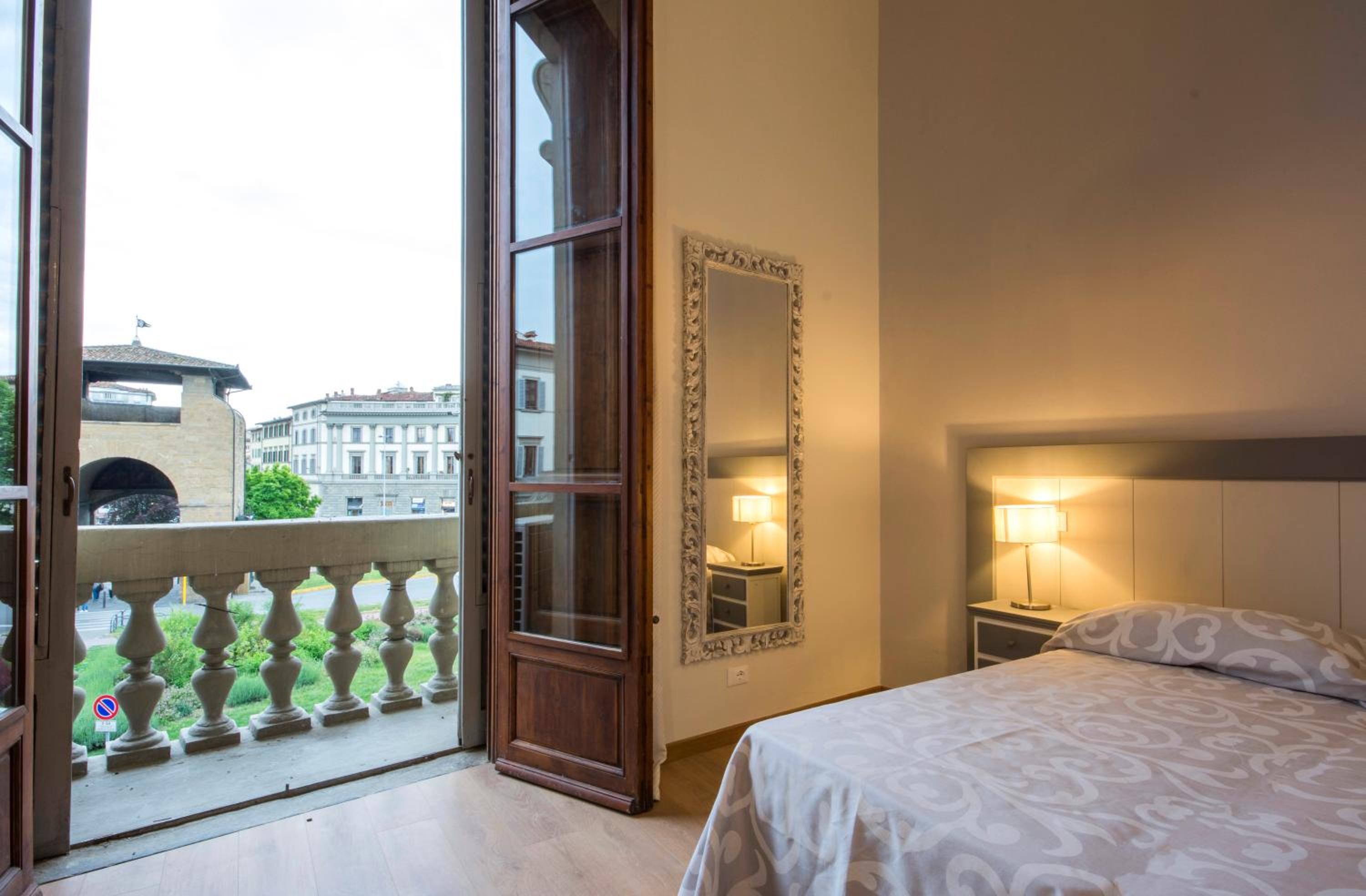 Фото Iris Apartments