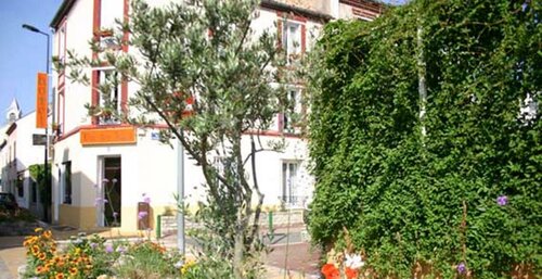 Гостиница Hôtel Le Petit Château в Малакоффе