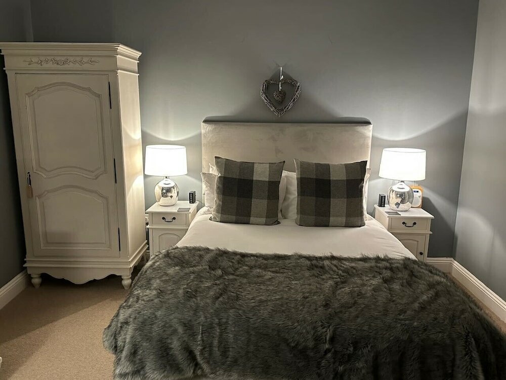 Фото Stonehenge Cottages