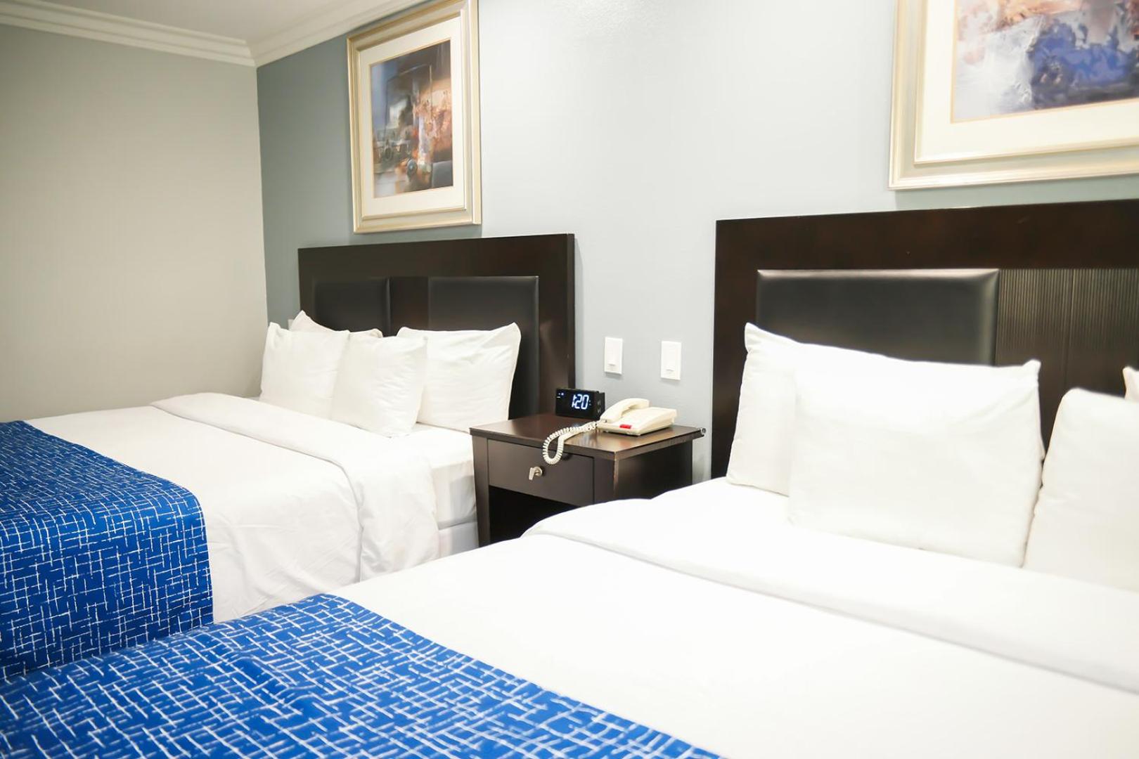 Фото Days Inn by Wyndham West Covina