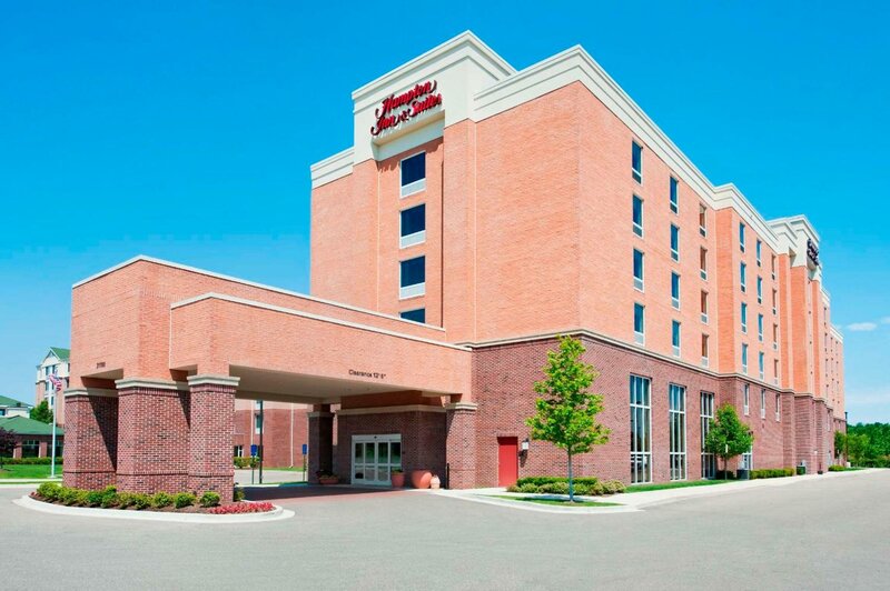 Гостиница Hampton Inn & Suites Detroit Airport - Romulus
