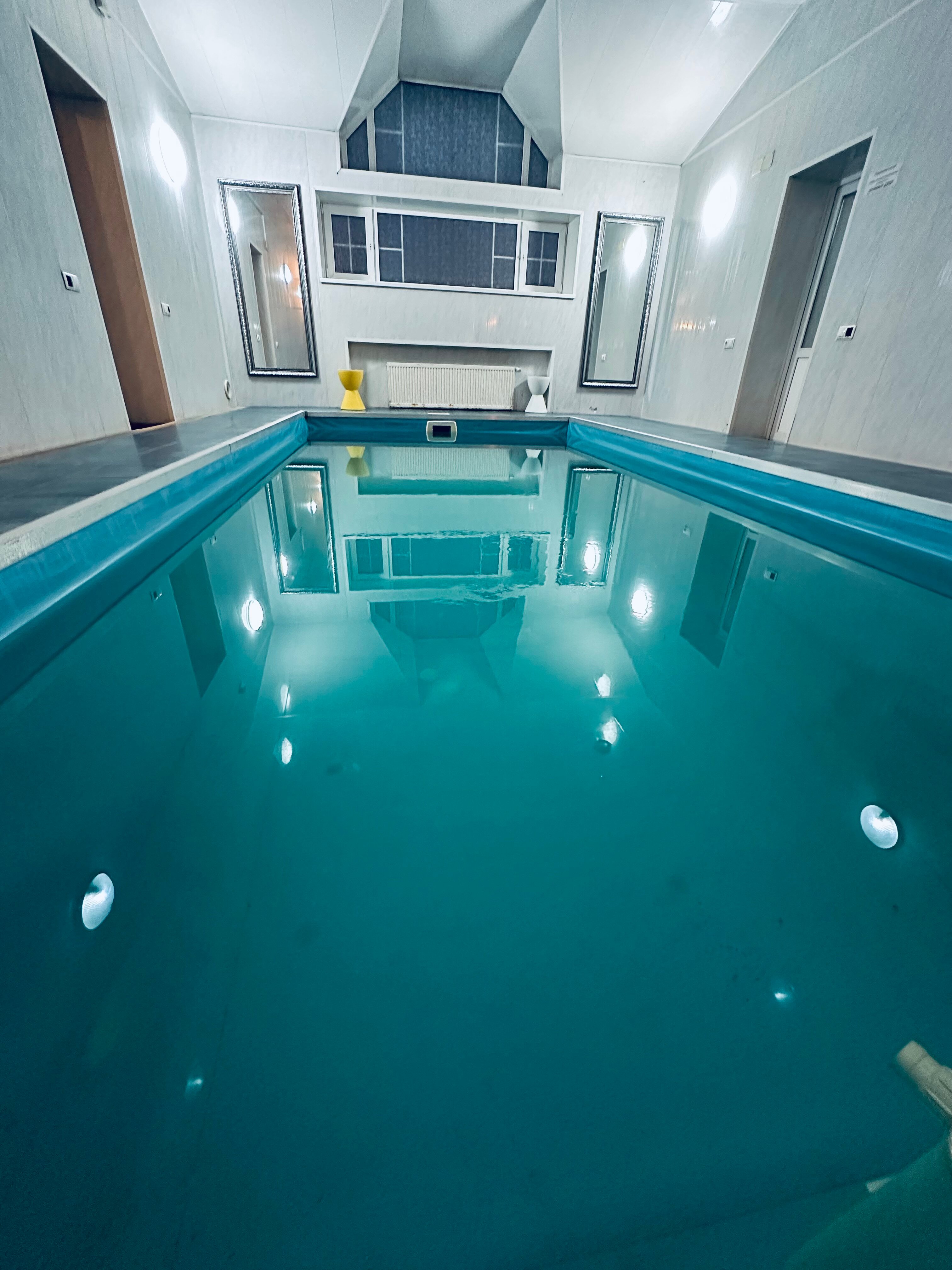 Фото Загородный дом с бассейном