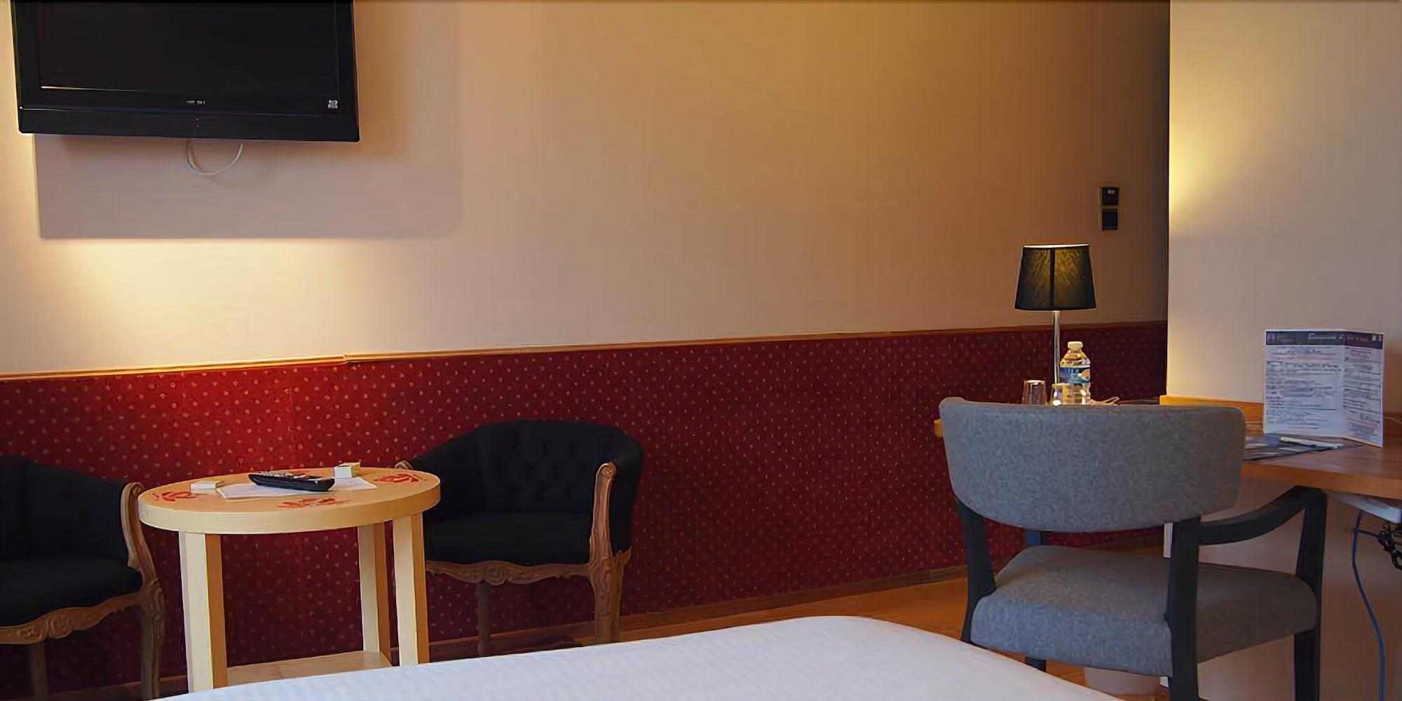 Фото Logis Hôtel Les Pages