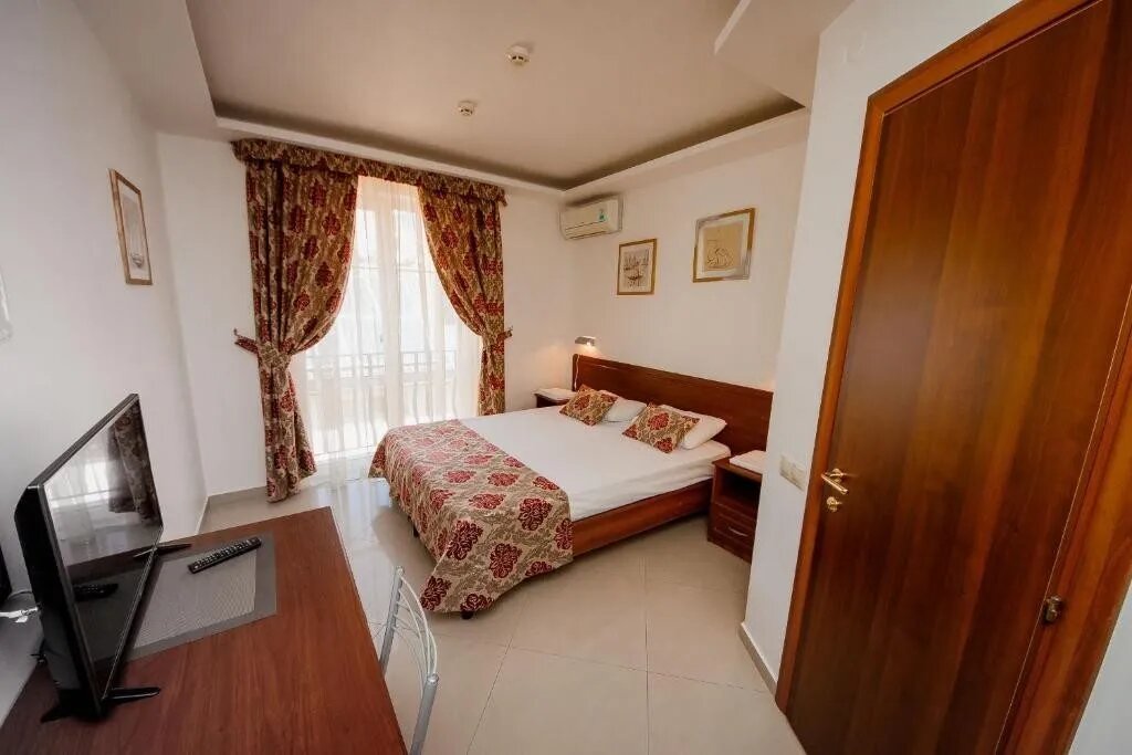 Фото Тристар