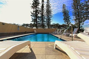 Гостиница Seacrest Beachfront Holiday Apartments