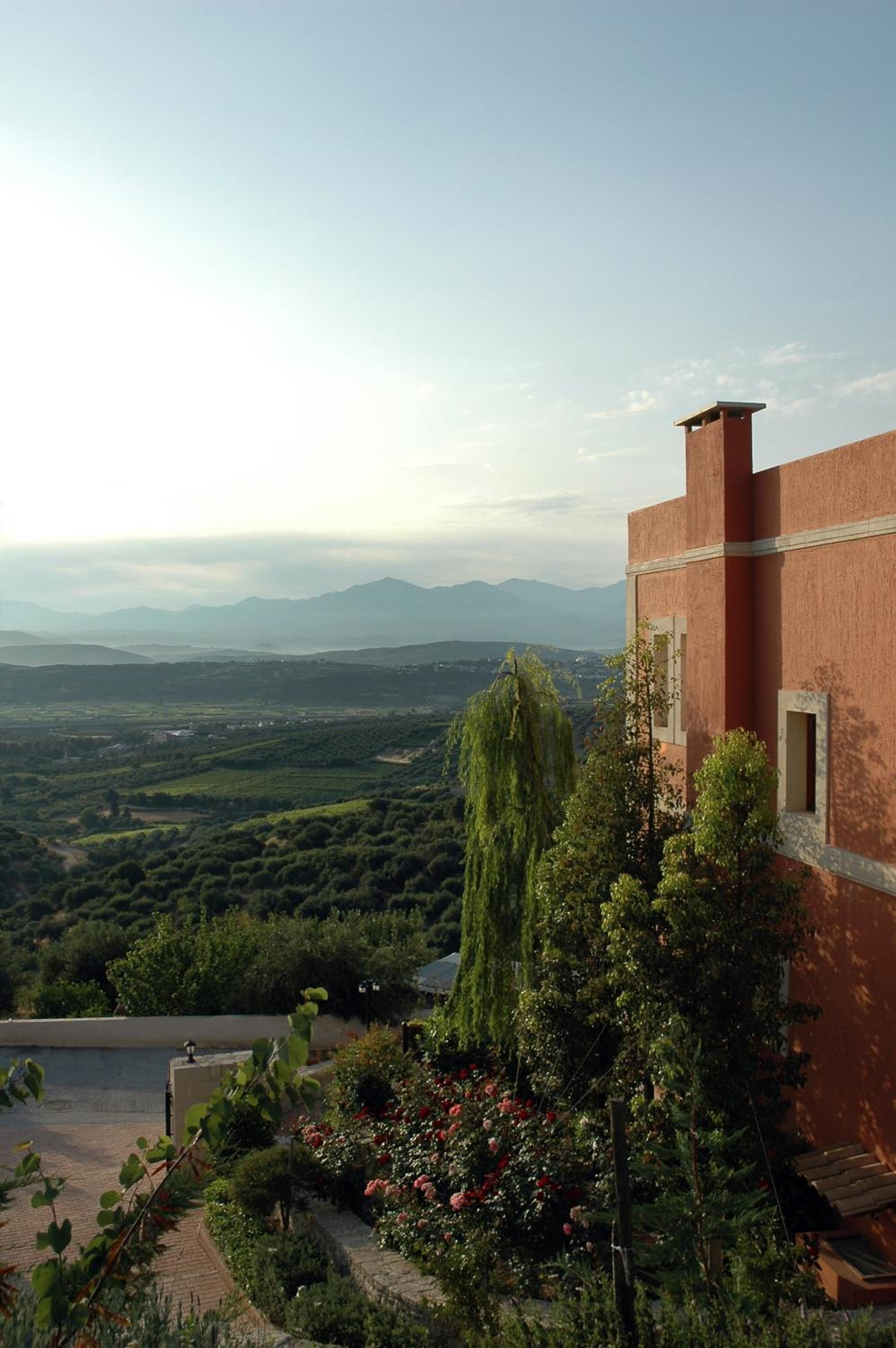 Фото Katalagari Country Suites