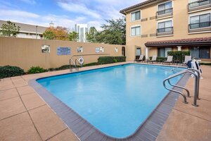 Гостиница Courtyard by Marriott Houston West University