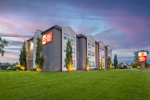 Внешний вид отеля Best Western Plus Rose City Suites в Уэлланде, фото 5