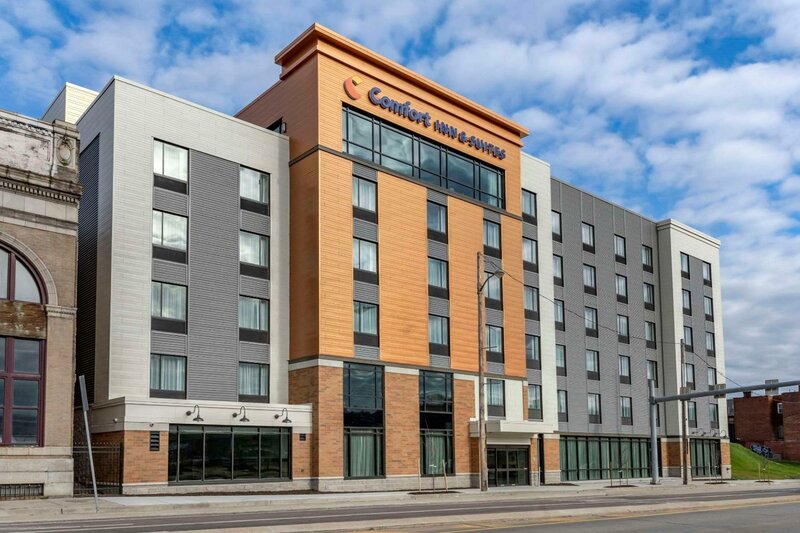 Гостиница Comfort Inn & Suites Pittsburgh-Northshore