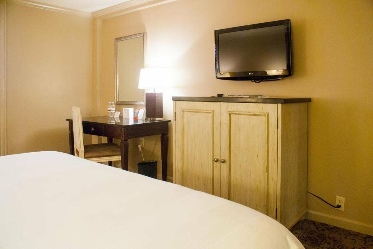 Фото Dauphine Orleans Hotel