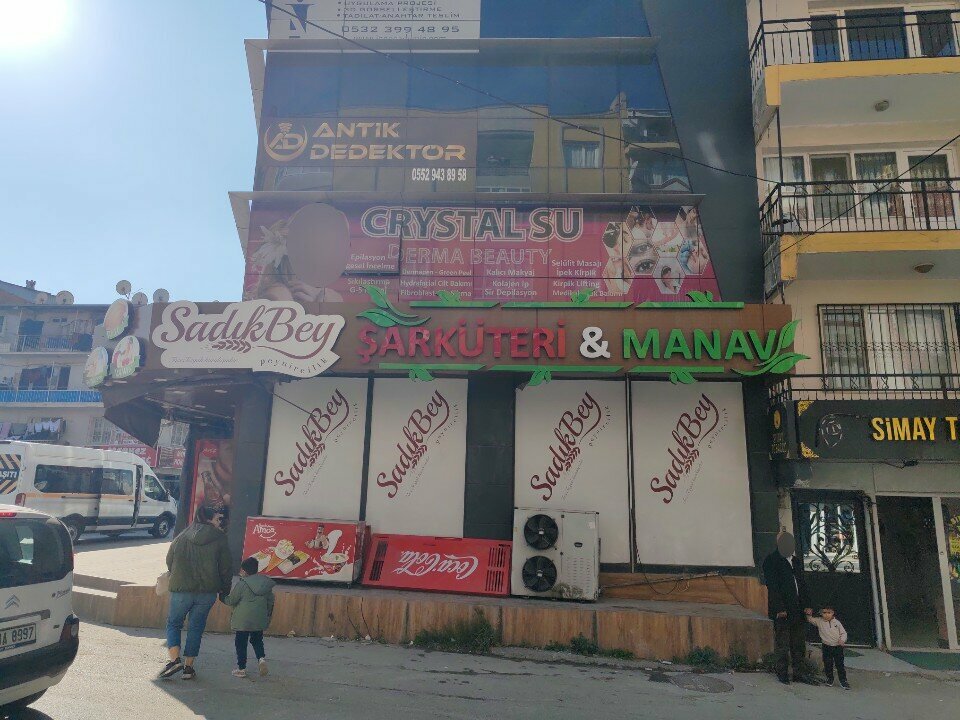 Electronic goods store Gercek Chandelier, Izmir, photo