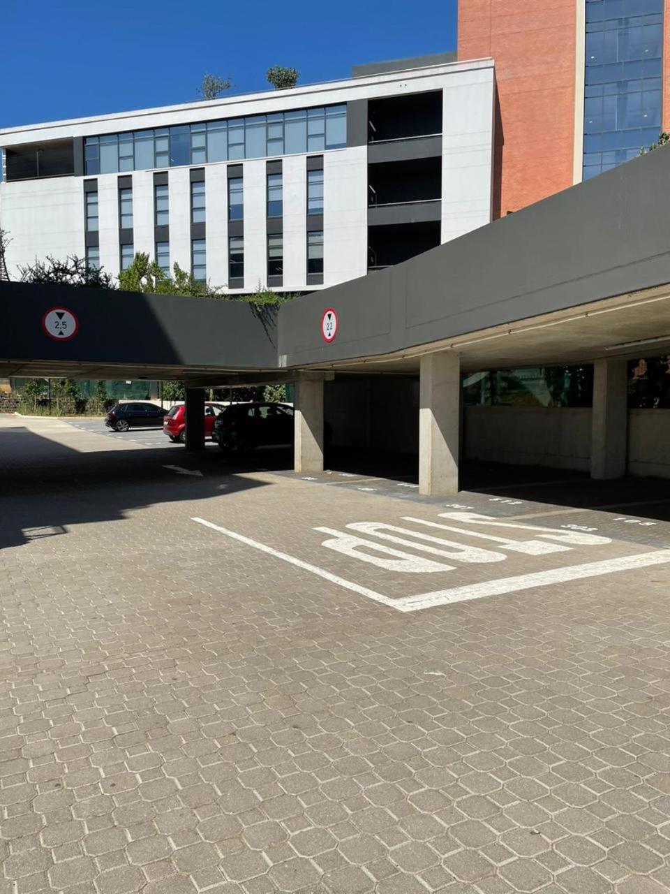 Фото The Residence at Urban Park