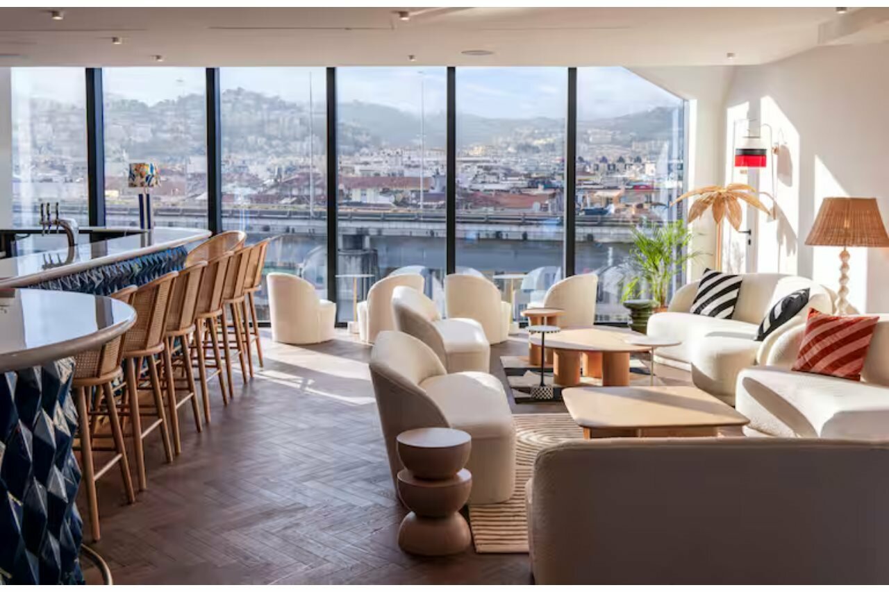 Фото DoubleTree by Hilton Nice Centre Iconic