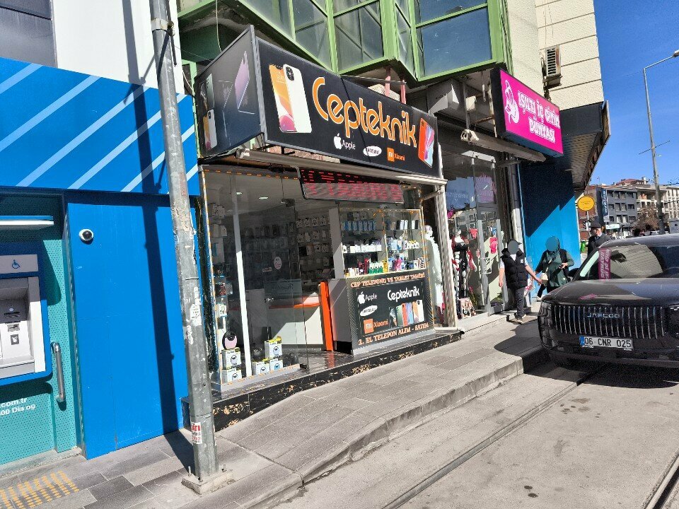 Mobile phone store Cepteknik, Ankara, photo