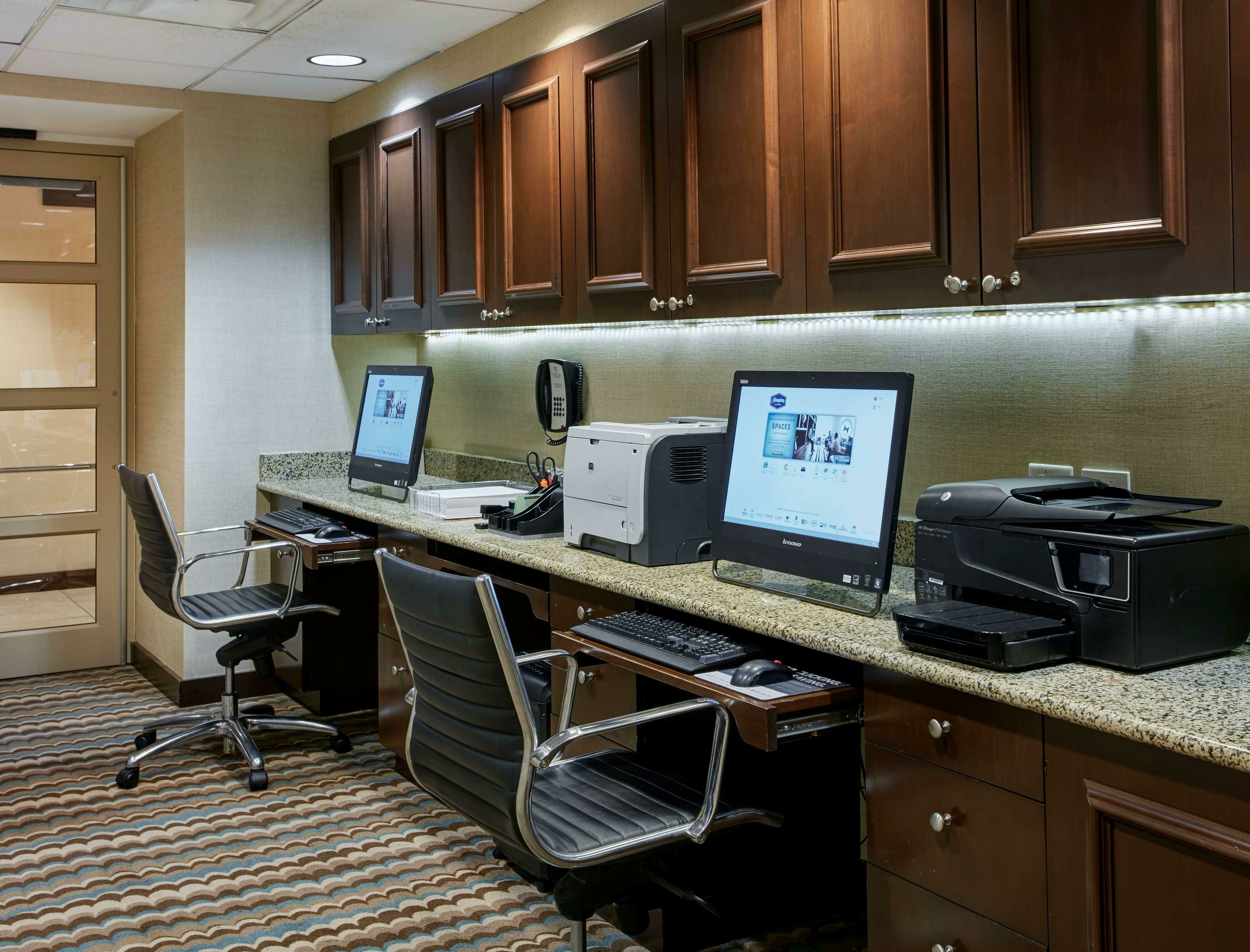 Фото Hampton Inn Silver Spring