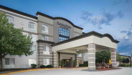 Гостиница DoubleTree by Hilton Hotel Des Moines Airport в Де-Мойн