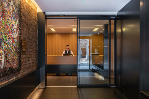Гостиница The Resident Liverpool в Ливерпуле