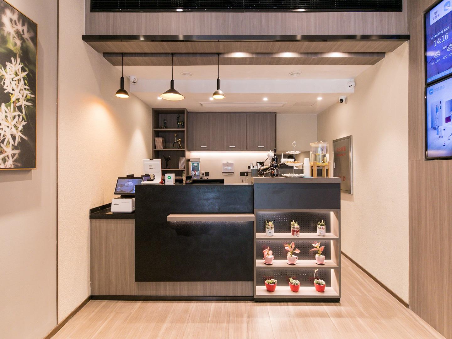 Фото Hanting Hotel Shanghai Zhongshan Park Branch 2