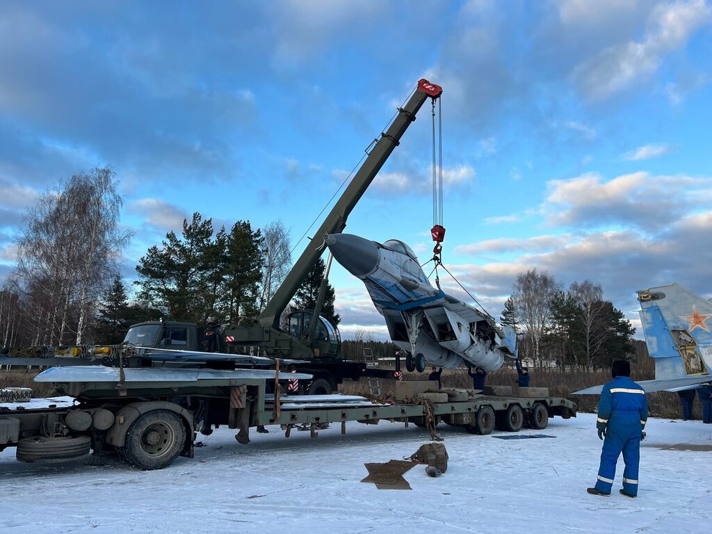 Monument to technology Истребитель МиГ-29Б, Kaluga Oblast, photo