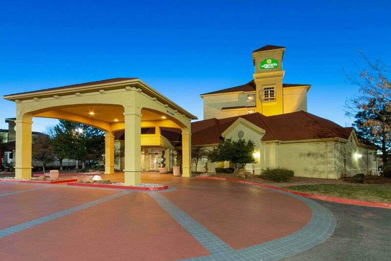 Гостиница La Quinta Inn & Suites by Wyndham Albuquerque West в Альбукерке
